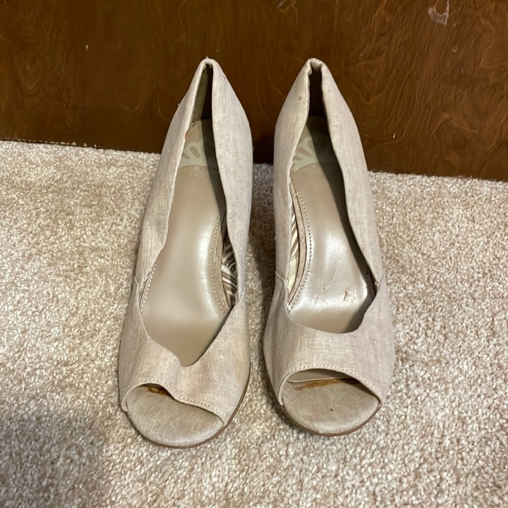 Nude wedges